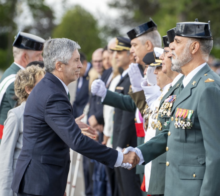Pitos a Marlaska en la Academia de la Guardia Civil tras la muerte de los agentes: "Estoy rabioso"