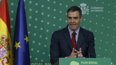 El PSOE mantiene su confianza en Zapatero pese al sumario y admite su malestar por la "sintonía" de González con el PP