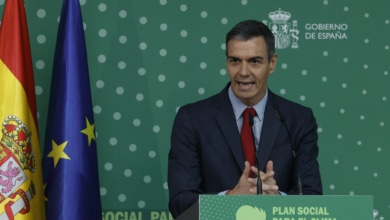 El PSOE mantiene su confianza en Zapatero pese al sumario y admite su malestar por la "sintonía" de González con el PP