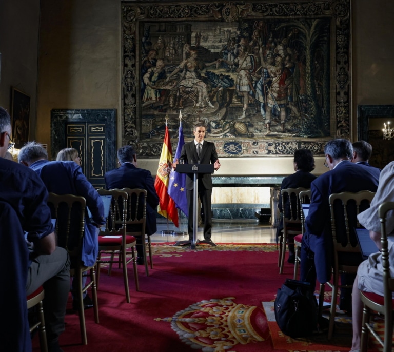 El PSOE endosa a Cerdán la culpa del 'caso Leire' y ve una "operación" de derribo a Sánchez: "Las casualidades no existen"