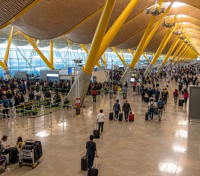 El problema que muchos viajeros descubren al aterrizar en Europa: cómo llegar realmente a su destino final