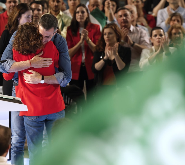 El PSOE se asoma al abismo en Andalucía pero se prepara para pasar página y proteger a Sánchez