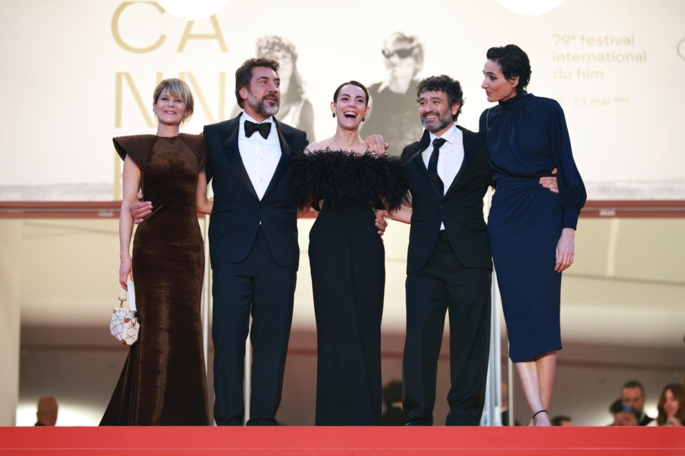 Marina Fois, Javier Bardem, Victoria Luengo, Rodrigo Sorogoyen e Isabel Pena en la presentación de 'El Ser Querido' en el Festival de Cannes