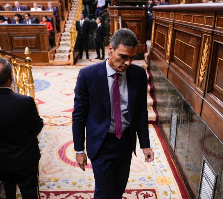 Moncloa deja atrás la tesis del 'lawfare' y ve "indicios, pero no pruebas" en el auto contra Zapatero: "No es como con Cerdán"