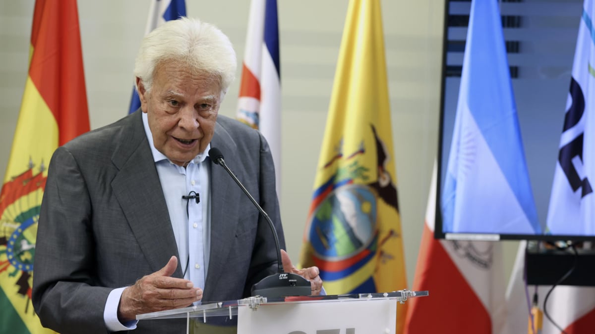 Felipe González no se atreve a "creer" las acusaciones contra Zapatero y defiende su presunción de inocencia: "Es indiscutible"