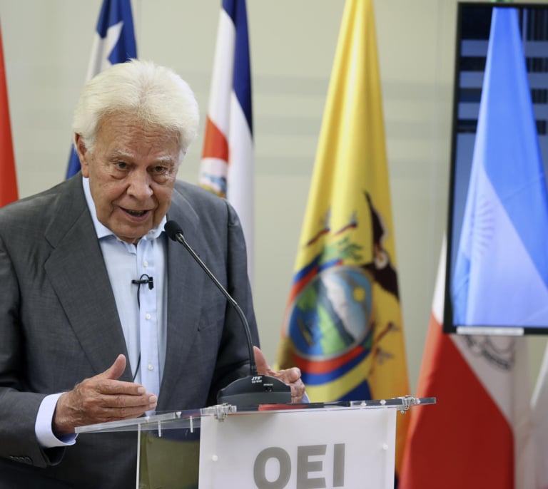 Felipe González no se atreve a "creer" las acusaciones contra Zapatero y defiende su presunción de inocencia: "Es indiscutible"
