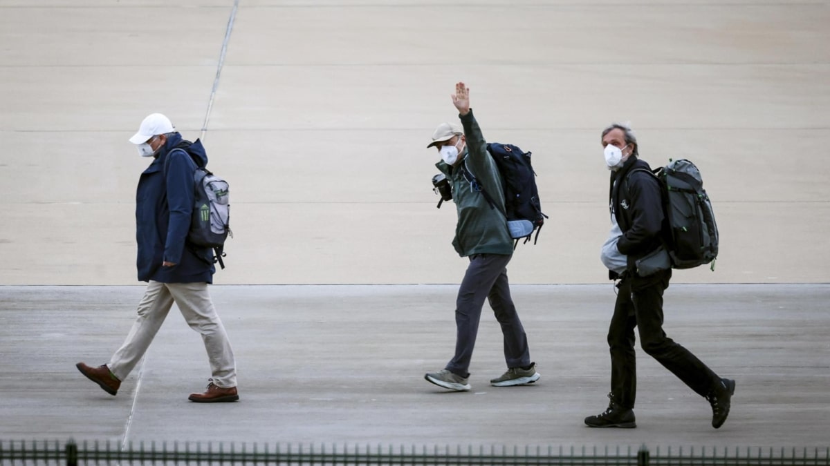 Pasajeros neerlandeses a su llegada a Eindhoven.
