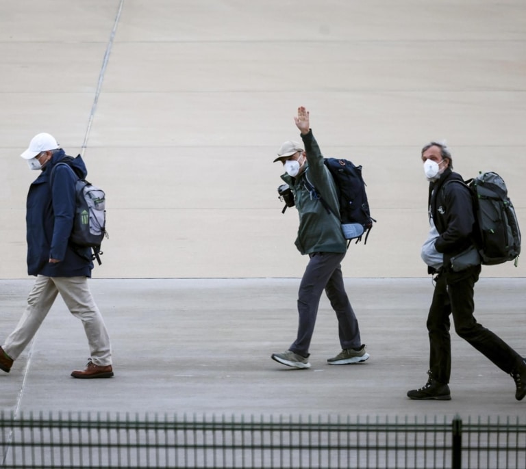 En casa o centros de máxima seguridad, así de distintas son las cuarentenas por hantavirus en los países afectados