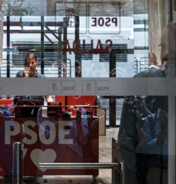 El juez imputa a Zarrías, Cerdán y la gerente del PSOE mientras [...]