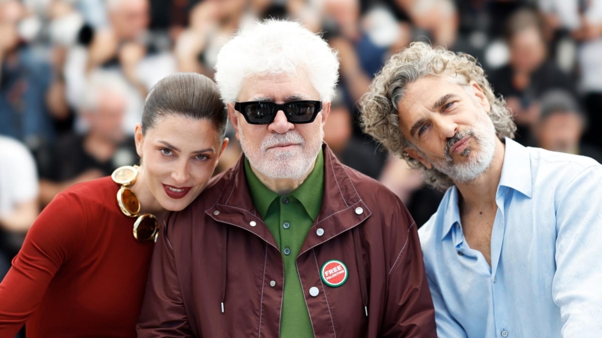 Barbara Lennie, Pedro Almodovar y Leonardo Sbaraglia, este miércoles en el photocall de Cannes.