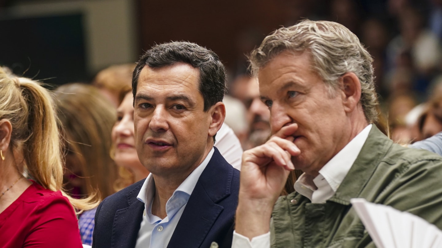 Alberto Núñez Feijóo y Juanma Moreno durante la campaña electoral andaluza