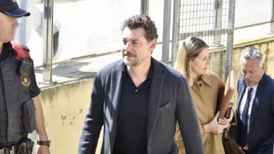 Jonathan Andic deja la vicepresidencia de Mango para defenderse de la imputación por el homicidio de su padre