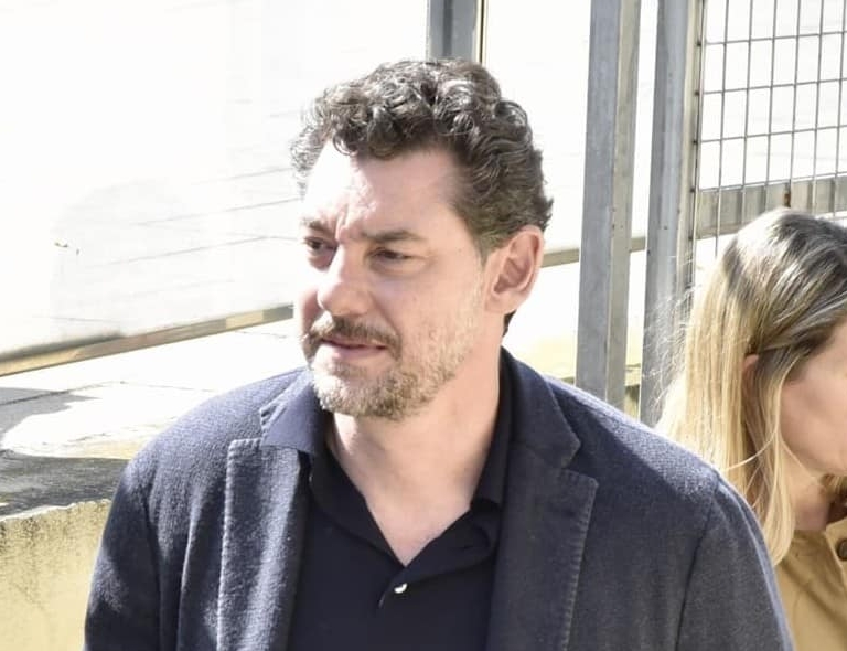 Jonathan Andic deja la vicepresidencia de Mango para defenderse de la imputación por el homicidio de su padre