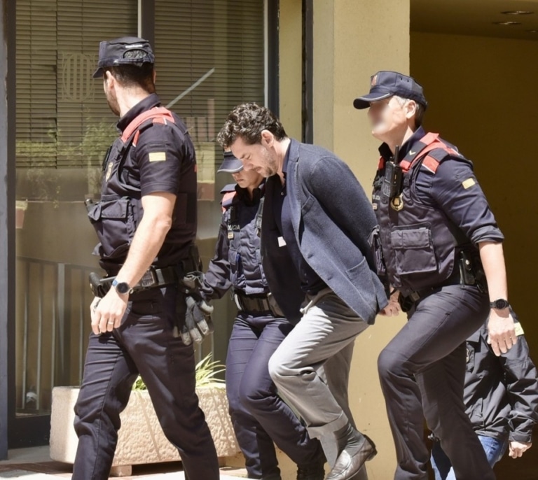 Detenido por homicidio el hijo de Isak Andic, el fundador de Mango, tras la muerte de su padre