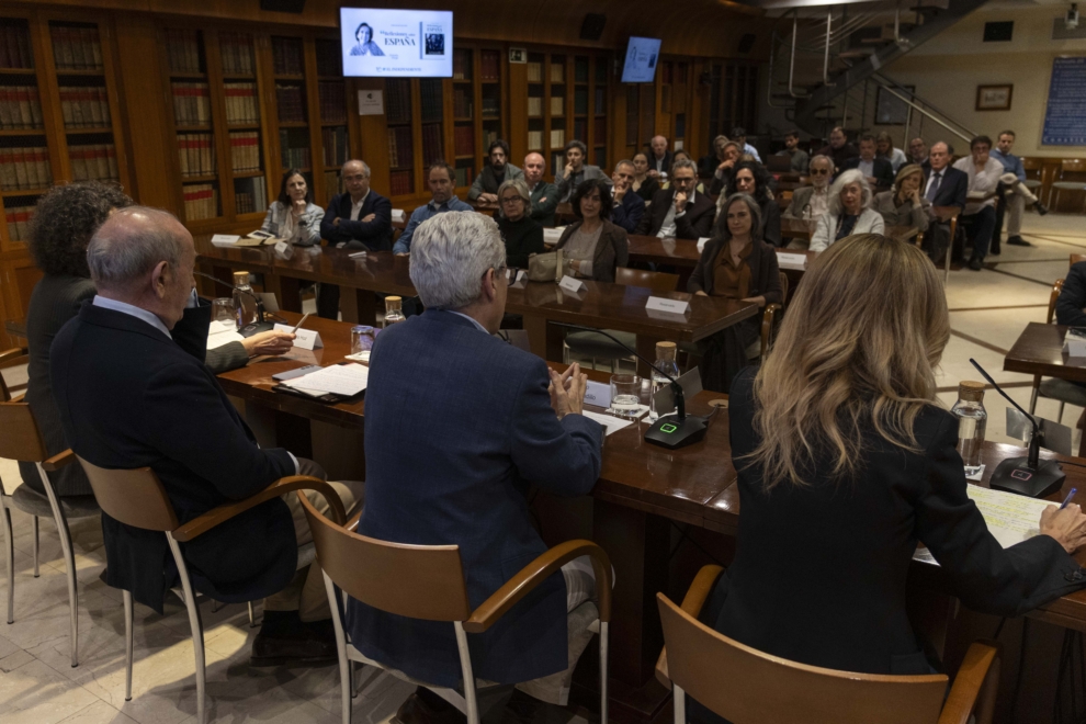 Cayetana Álvarez de Toledo, Casimiro García-Abadillo, Nicolás Redondo y Cristina de la Hoz en la presentación del libro 'Reflexiones de España', obra póstuma de la periodista Victoria Prego, este lunes en la APM de Madrid
