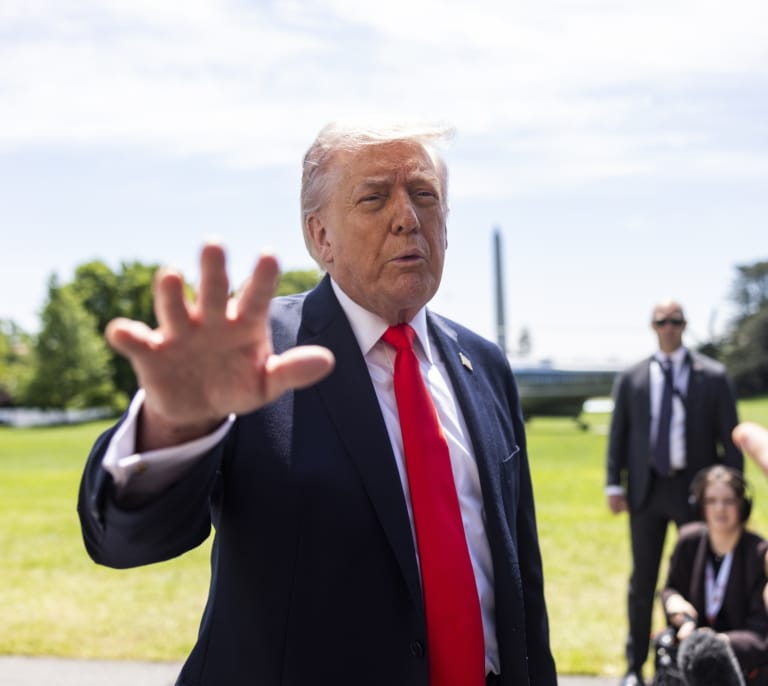 Trump tilda de "totalmente inaceptable" la respuesta de Irán a la propuesta de paz de EEUU