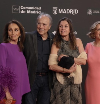 Los cantantes Ana Belén, Joan Manuel Serrat y Sole Giménez, presidenta de la Academia, a su llegada a la gala de entrega de la III edición de los Premios de la Academia de la Música de España