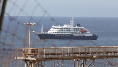 El crucero de afectados por hantavirus llegará entre las 4.00 y las 6.00 del domingo y los españoles desembarcarán primero
