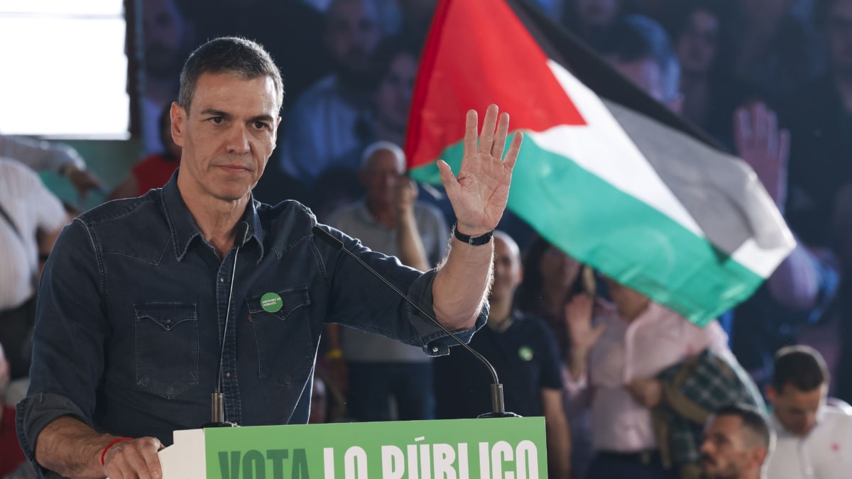 El presidente del Gobierno, Pedro Sánchez, interviene durante un acto de campaña del PSOE´.