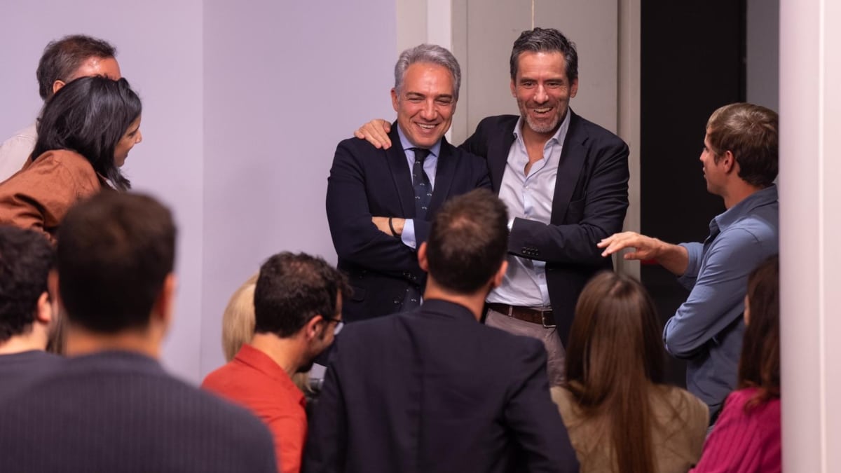 Elías Bendodo y Borja Semper tras la reunión del comité de dirección del PP