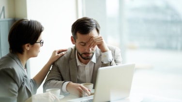 Dime con quién andas y te diré cuánto envejeces: la ciencia cifra el daño de las personas tóxicas en nuestras vidas