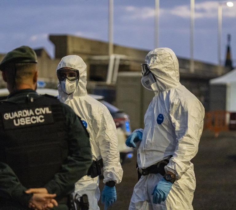 España completará hoy la operación tras desembarcar a 94 de los 152 pasajeros del crucero MV Hondius