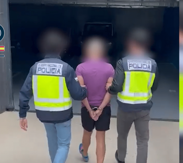 Detenido un fugitivo con más de 40 denuncias que cambió de género para eludir la justicia