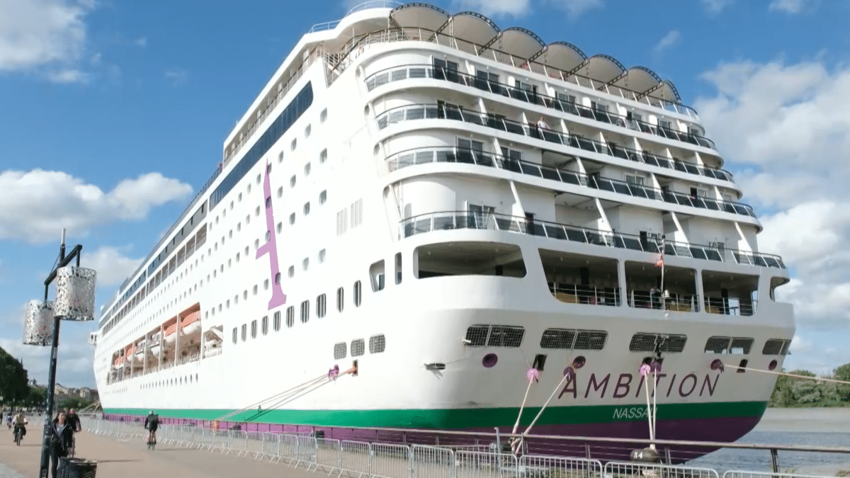 'Ambition', el crucero aislado por un brote de gastroenteritis.