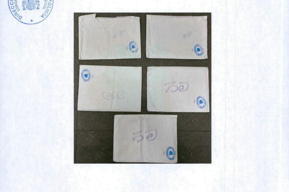 Sobre intervenidos en casa de Julio Martínez con 10.000 euros en su interior.