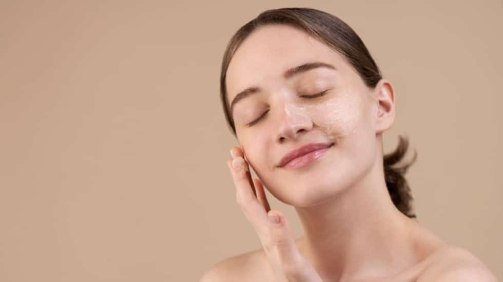 Este accesorio de Cecotec es el mejor secreto beauty para una piel más limpia y luminosa en casa