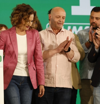 Montero pierde dos escaños y taladra el suelo histórico del PSOE en [...]