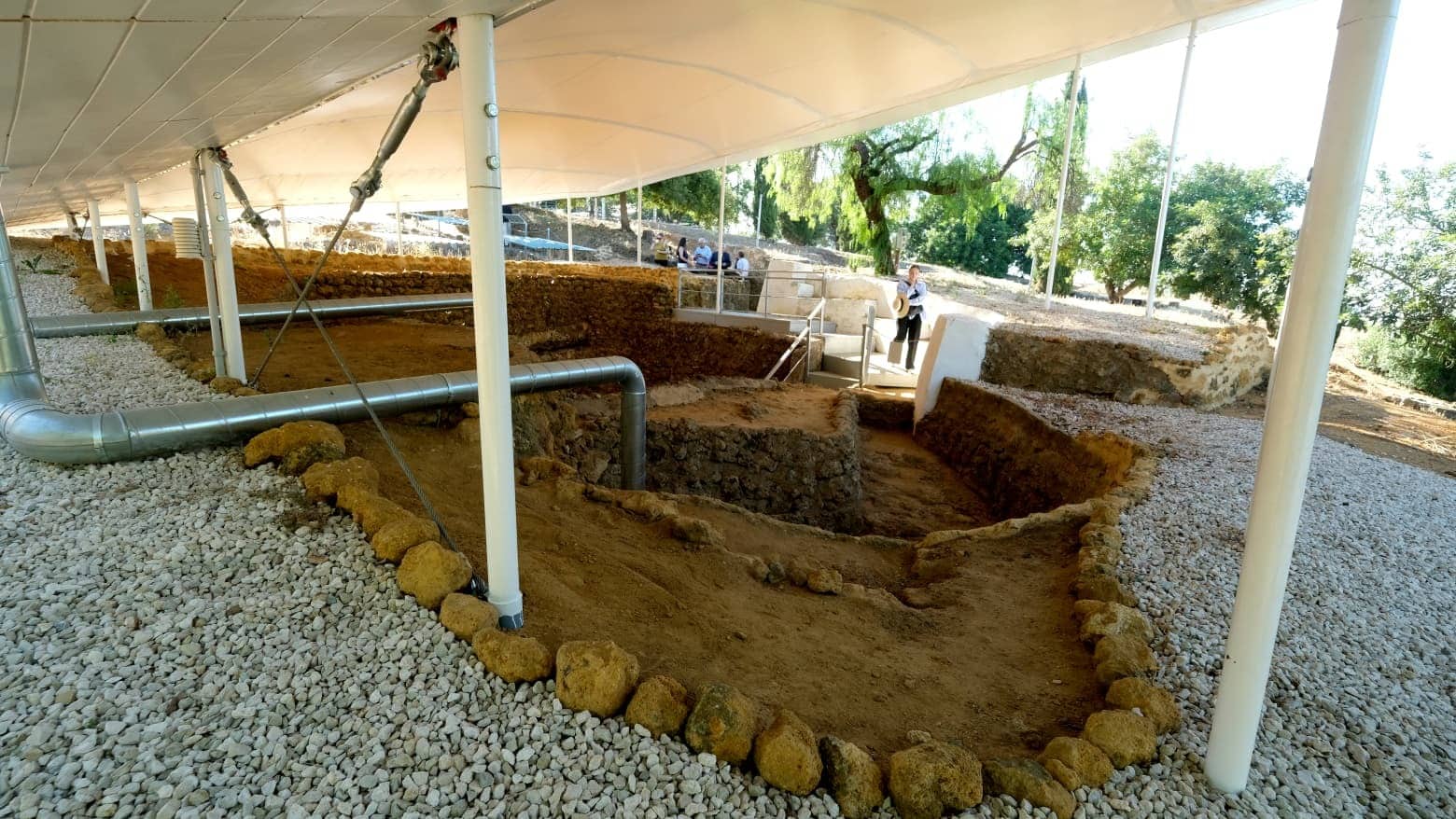 Imagen de la cubierta protectora de última generación que garantizará la conservación de las tumbas de Postumio y de las Tres Puertas.