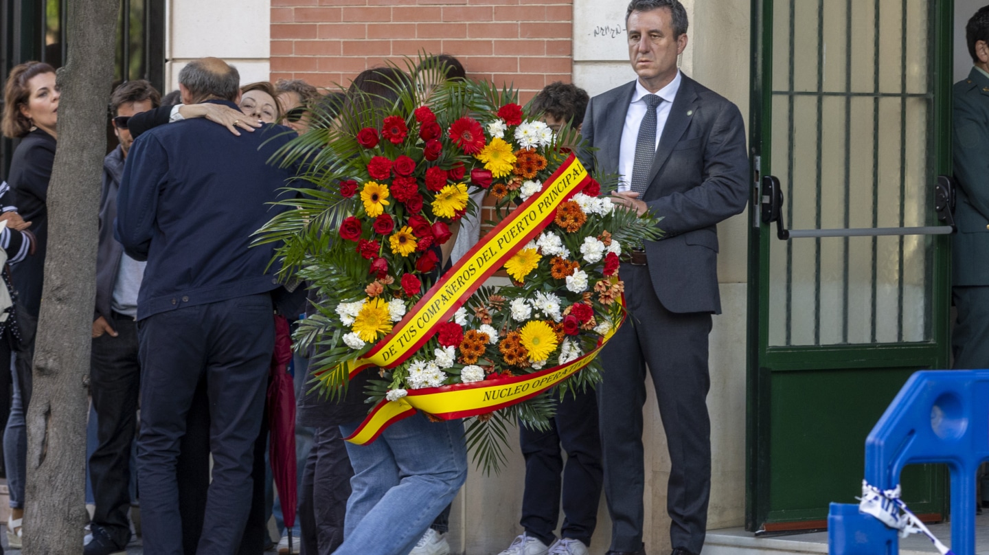 Moreno, en la capilla ardiente por los guardias civiles muertos en Huelva: 