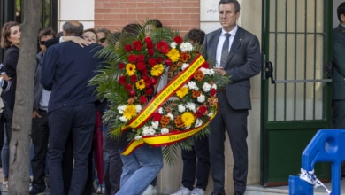 Moreno, en la capilla ardiente por los guardias civiles muertos en Huelva: "La batalla al narcotráfico la vamos a ganar"