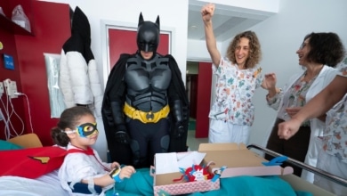 La Fundación Pequeño Deseo entrega cientos de kits de superpoderes a una veintena de hospitales de toda España