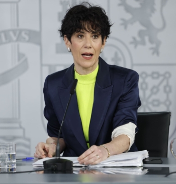Montero rectifica con la muerte de los guardias civiles y la Moncloa [...]
