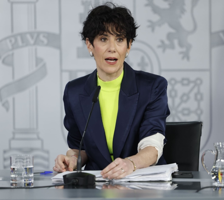Montero rectifica con la muerte de los guardias civiles y la Moncloa subraya su "empatía" y "compromiso" con el cuerpo