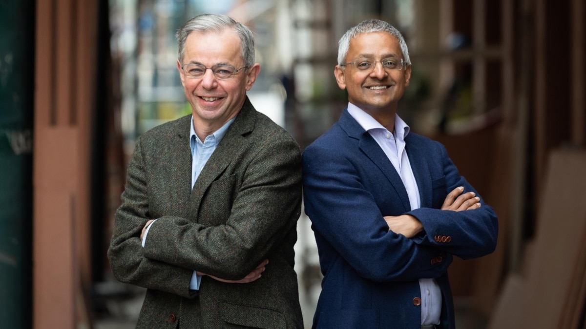 Los químicos británicos David Klenerman y Shankar Balasubramanian, descubridores del método de secuenciación del ADN y reconocidos, junto al biofísico francés Pascal Mayer con el Premio Princesa de Asturias de Investigación Científica Técnica 2026.