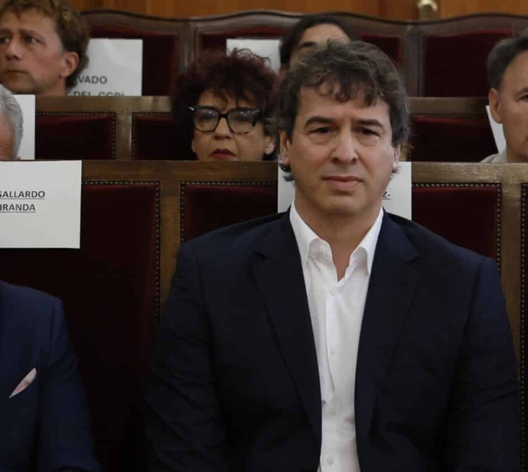 Arranca en Badajoz el juicio por el presunto enchufe del hermano de Sánchez que la cloaca del PSOE intentó sabotear
