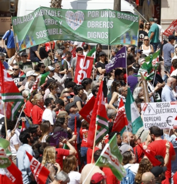 Montero se manifiesta junto a Díaz y los líderes de CCOO y [...]