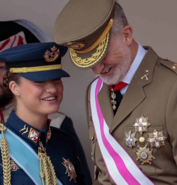 Leonor se estrena en el desfile del Día de las Fuerzas Armadas [...]