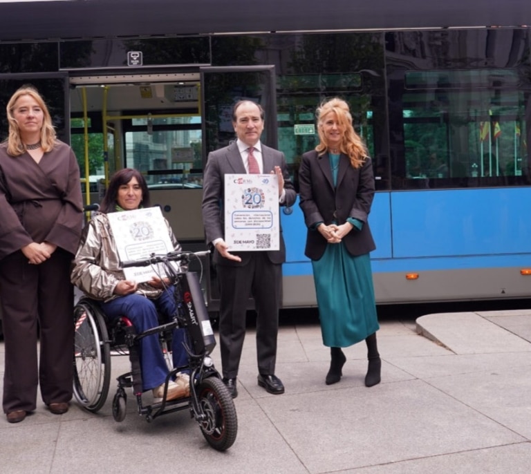 EMT y CERMI Madrid lanzan una campaña para celebrar 20 años de avances en accesibilidad