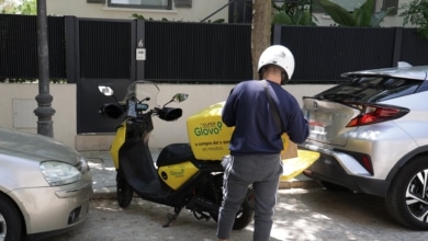Miles de venezolanos reclaman el canje de su carné de conducir en España en plena crisis de transportistas