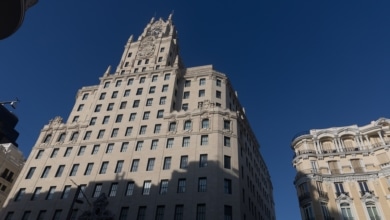Un pequeño rascacielos a la americana en el corazón de Madrid: la historia del casi centenario Edificio Telefónica que quiere comprar Tomás Olivo