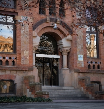 Cataluña activa el seguimiento sanitario por una mujer sudafricana en contacto con [...]