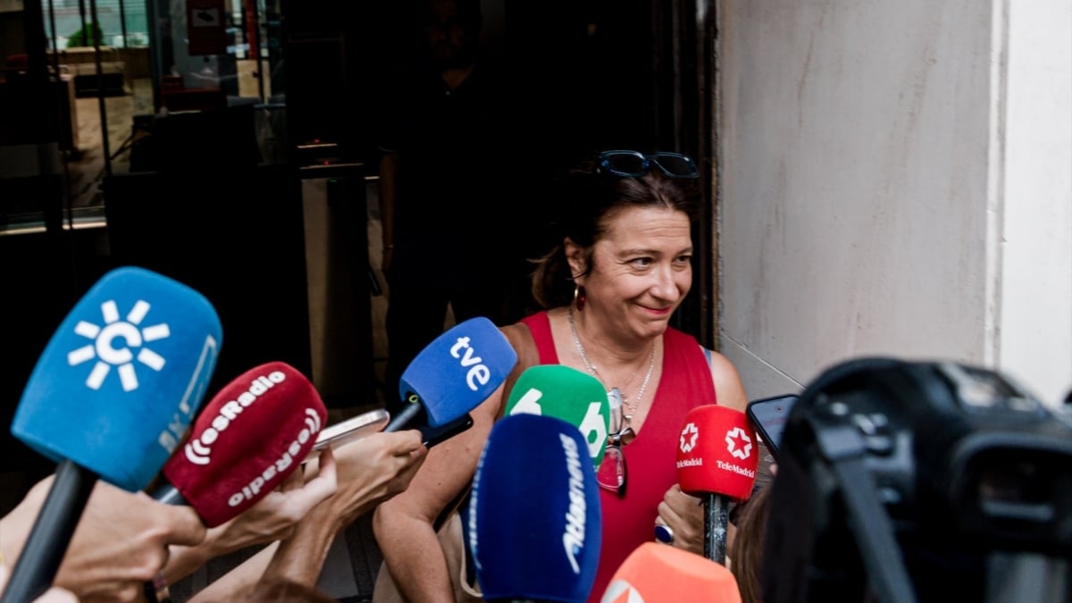 La exmilitante socialista Leire Díez a su salida de la sede del PSOE en Ferraz, en una imagen de archivo.