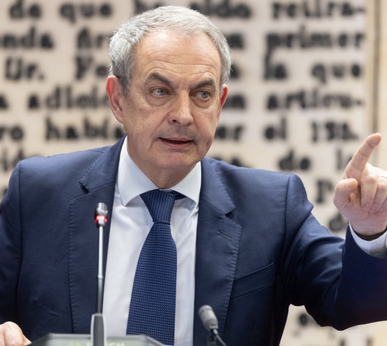 El Gobierno espera al sumario para confirmar o cambiar su línea de defensa de Zapatero
