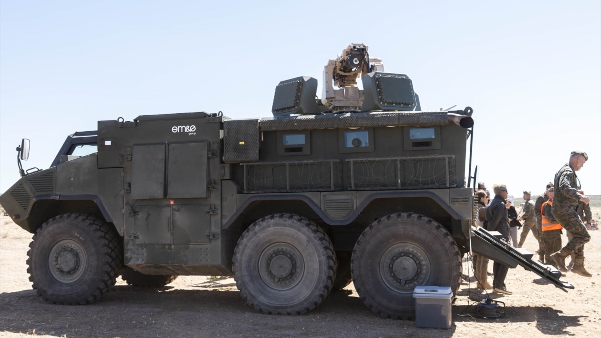Unidades del Centro de Fuerza Futura del Ejército realizan una demostración en Viator (Almería).