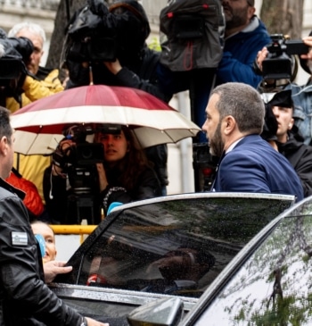 Demorrea: la política hablando sola delante de un espejo