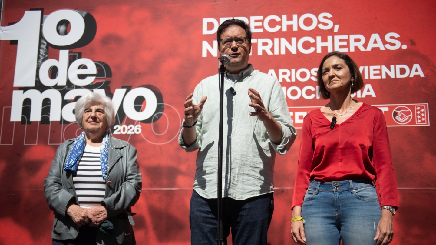 El ministro para la Transformación Digital, Óscar López, y la portavoz del PSOE en el Ayuntamiento de Madrid, Reyes Maroto, durante la manifestación por el Día del Trabajador, a 1 de mayo de 2026, en Madrid (España). Los sindicatos mayoritarios de CCOO y UGT convocan la movilización anual bajo el lema ‘Derechos, no trincheras. Salarios, vivienda y democracia’ para reivindicar el fin de la precariedad laboral y la subida de los salarios. Fernando Sánchez / Europa Press 01/5/2026